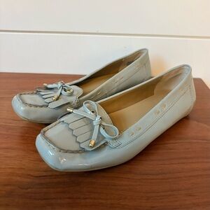 Isaac Mizrahi Women’s Loafers Flats Shoes Patent Teal Tassels Boho Indie Chic 6